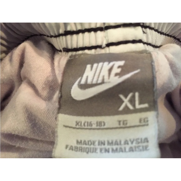 NIKE TRACK PANTS SIZE XL 16-18 WITH INTERNAL LINING BLACK, WHITE & GRAY - Picture 11 of 11